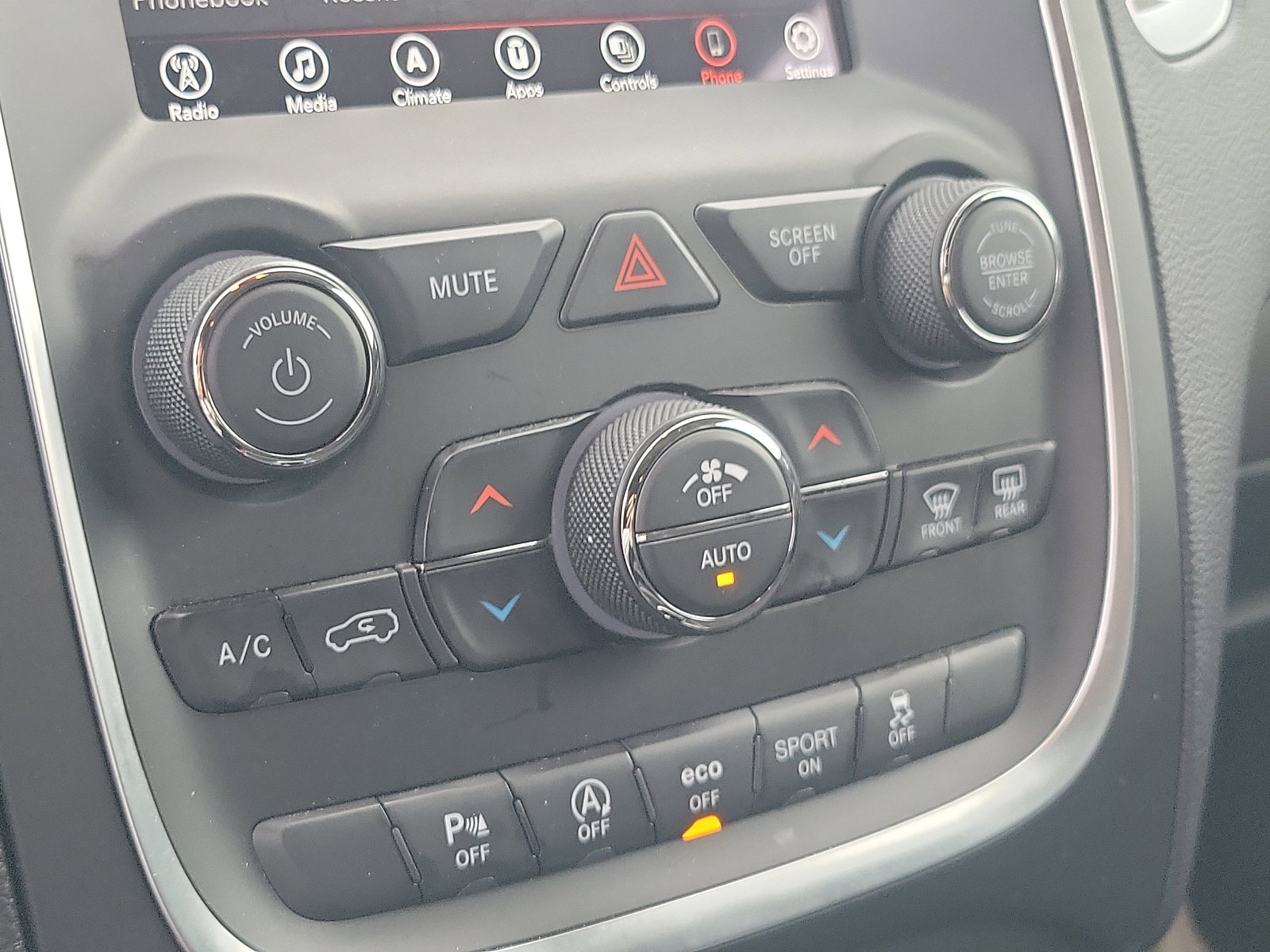 Certified 2020 Dodge Durango SXT image 15