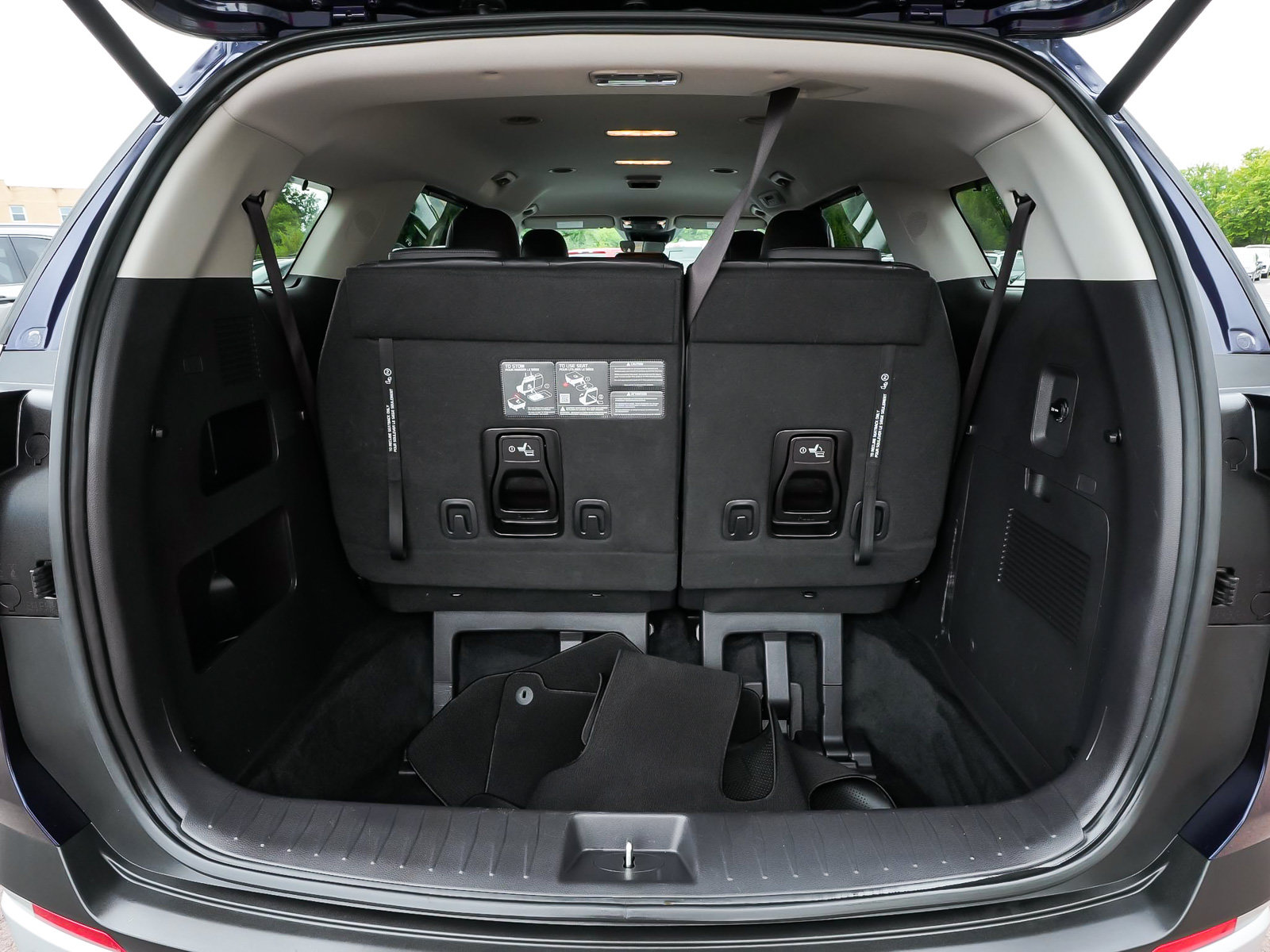 Used 2025 Kia Carnival EX FWD image 54