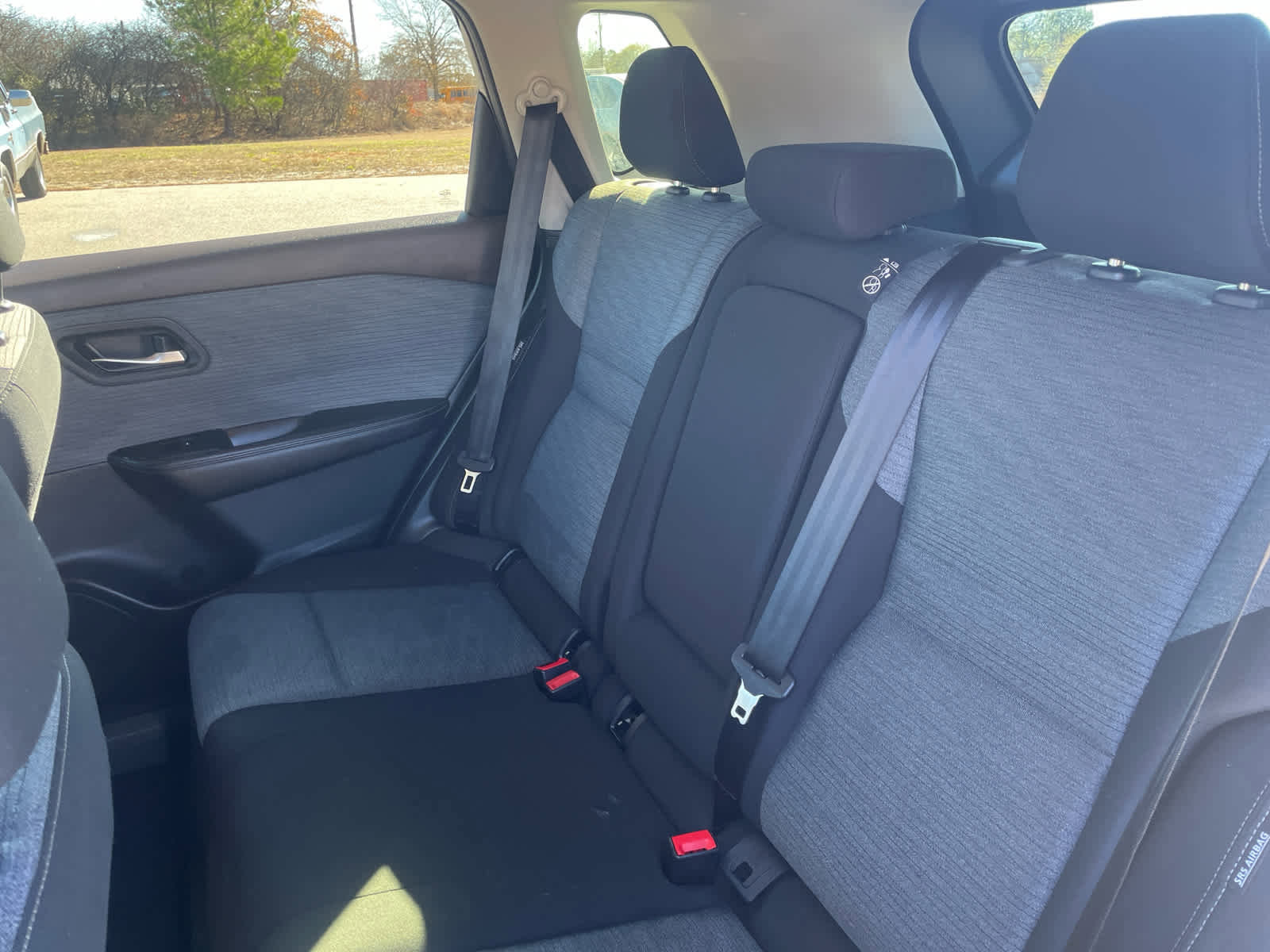 Used 2023 Nissan Rogue SV image 18