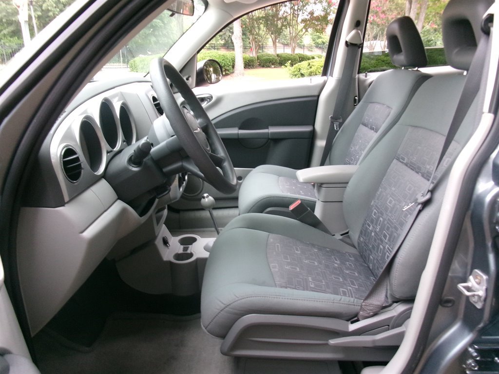 Used 2009 Chrysler PT Cruiser FWD image 8