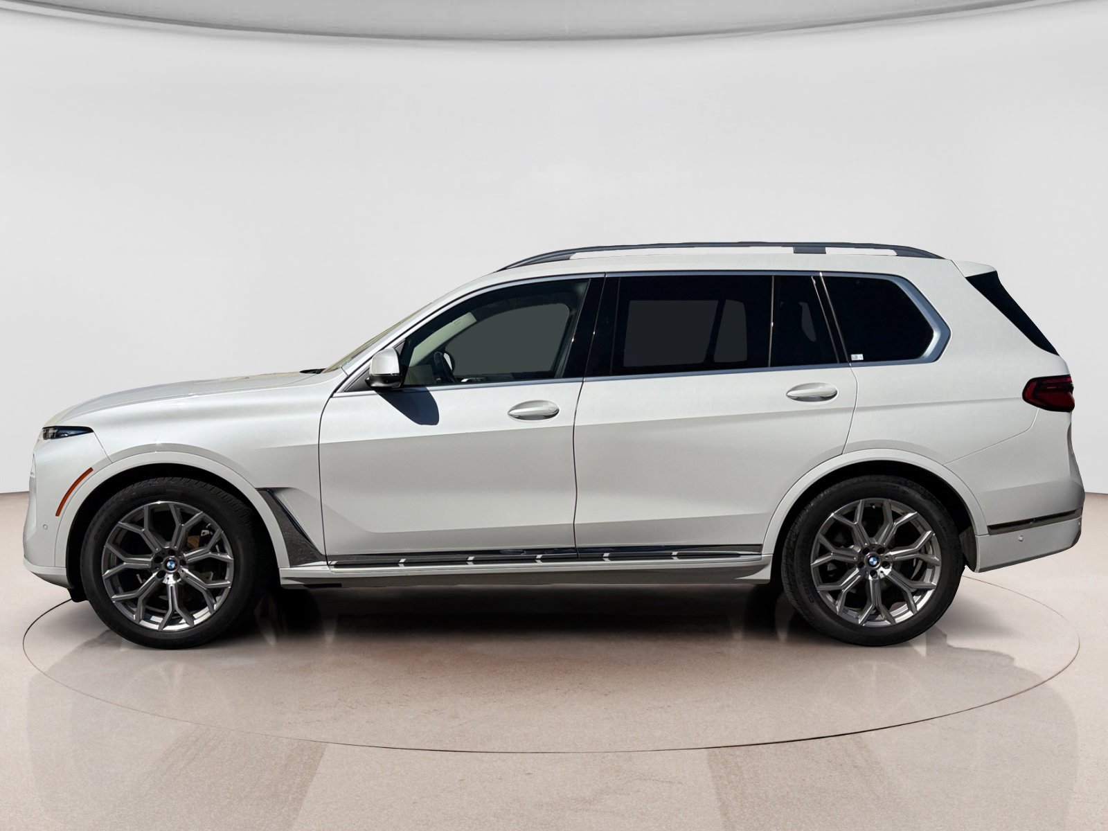 Used 2024 BMW X7 xDrive40i w/ Premium Package AWD/4WD image 2
