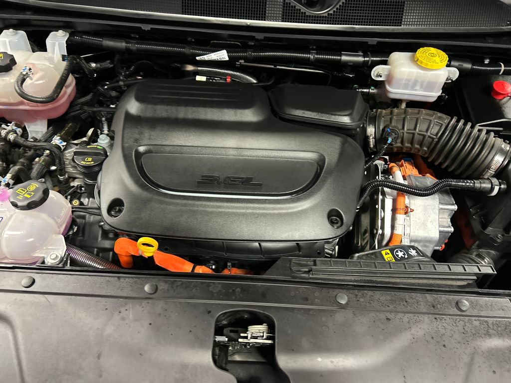 Used 2025 Chrysler Pacifica Premium FWD image 28