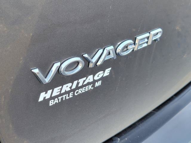 Used 2023 Chrysler Voyager LX FWD image 31