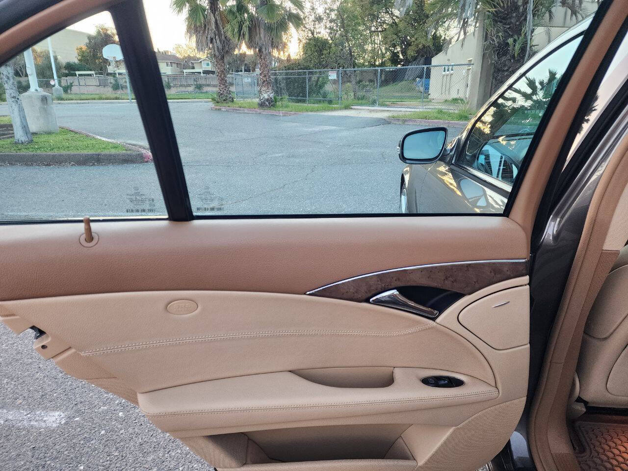 Used 2009 Mercedes-Benz E 350 Sedan image 39