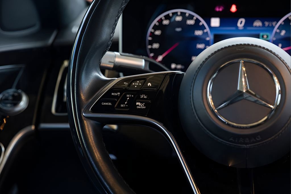 Used 2022 Mercedes-Benz S 580 4MATIC Sedan w/ AMG Line Package image 29