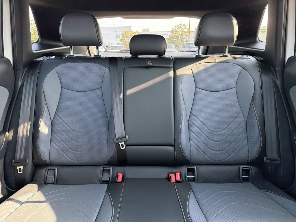 Used 2025 Volkswagen Tiguan SE R-Line FWD image 29
