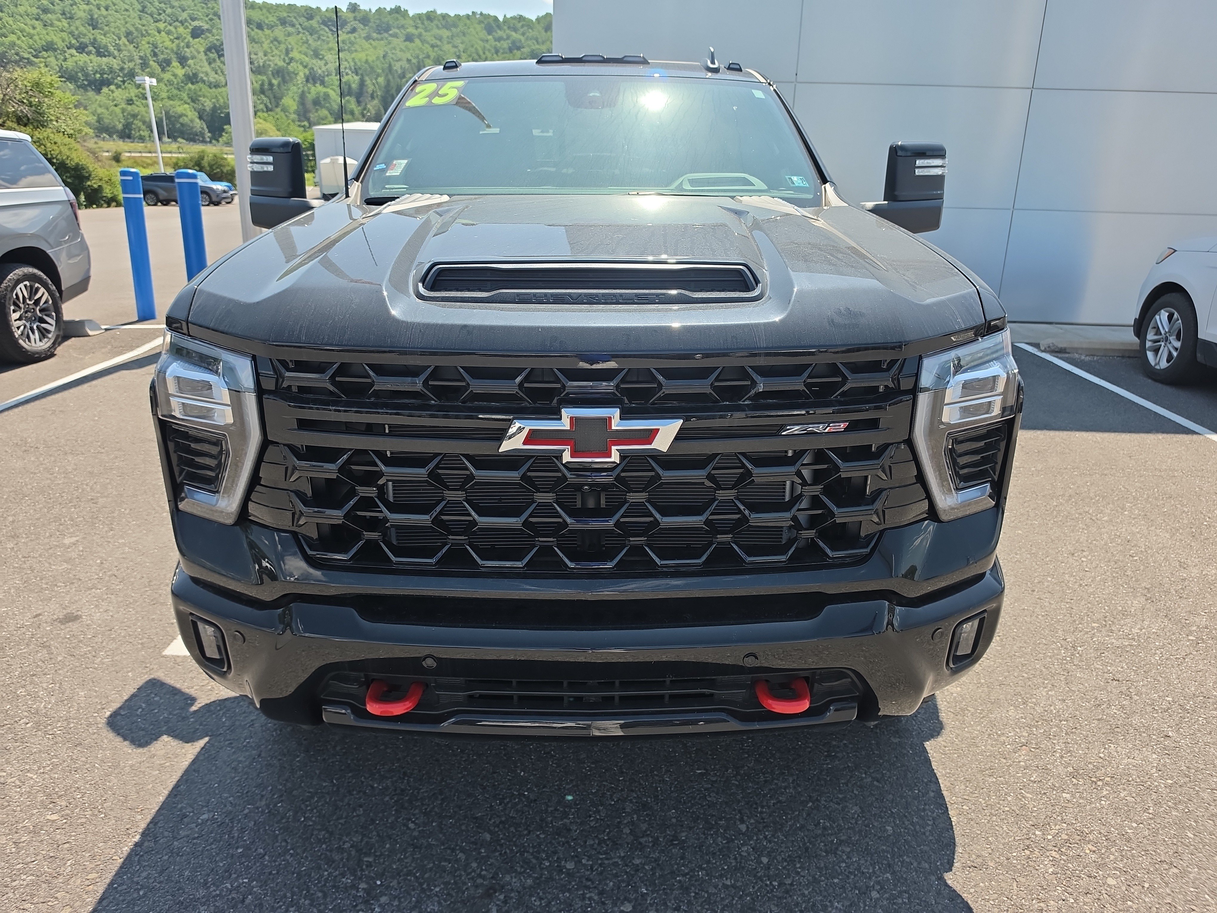 Used 2025 Chevrolet Silverado 2500 ZR2 w/ Technology Package AWD/4WD image 9