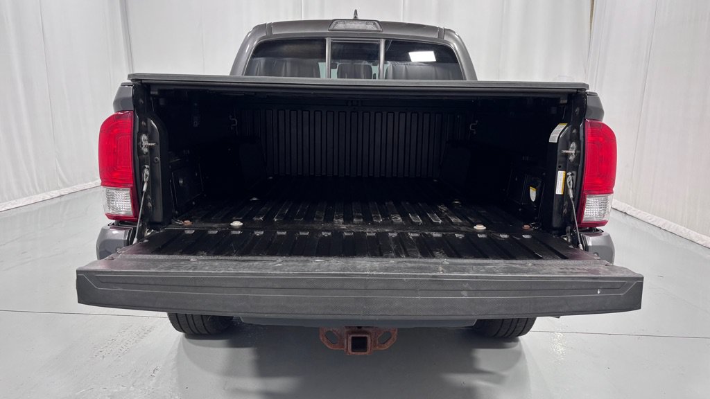 Used 2016 Toyota Tacoma TRD Sport AWD/4WD image 27