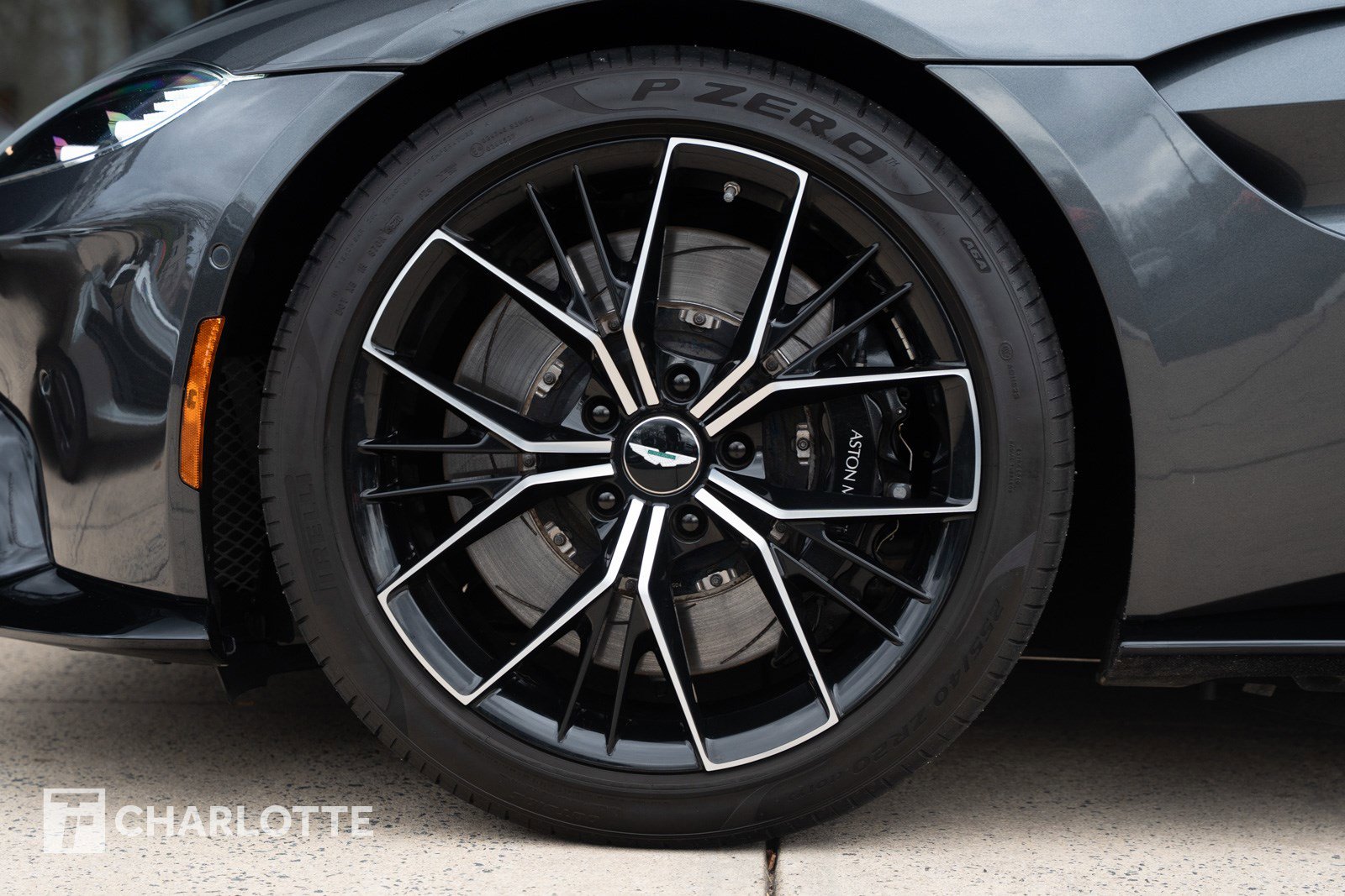 Used 2021 Aston Martin V8 Vantage Roadster image 12