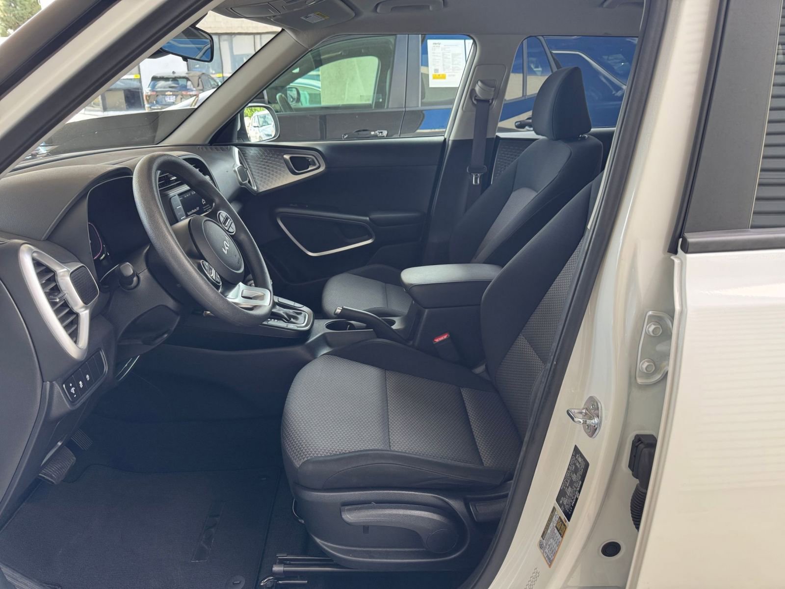 Used 2025 Kia Soul LX w/ LX Technology Package image 24