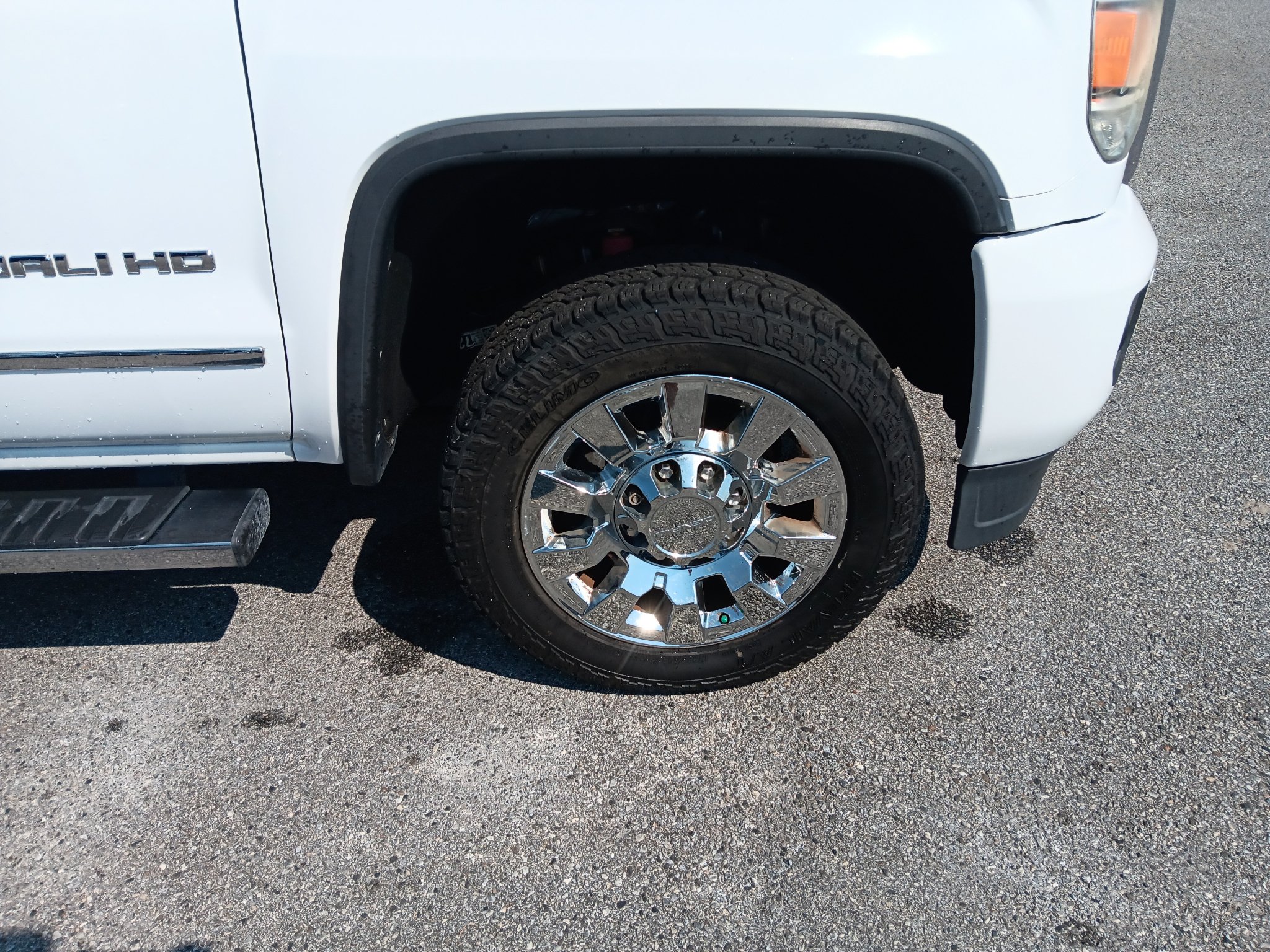 Used 2016 GMC Sierra 2500 Denali w/ Suspension Package, Off-Road AWD/4WD image 8