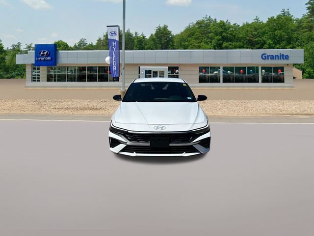 Used 2025 Hyundai Elantra SEL FWD image 2
