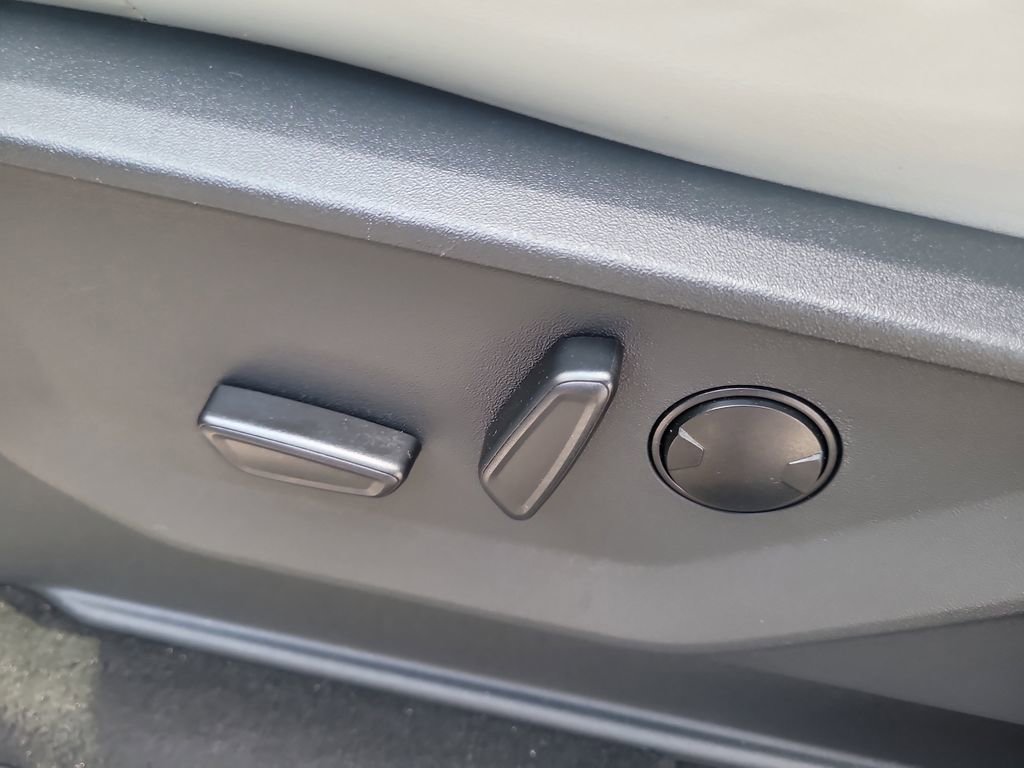 Used 2025 Ford Expedition Platinum w/ Driver's Package AWD/4WD image 21