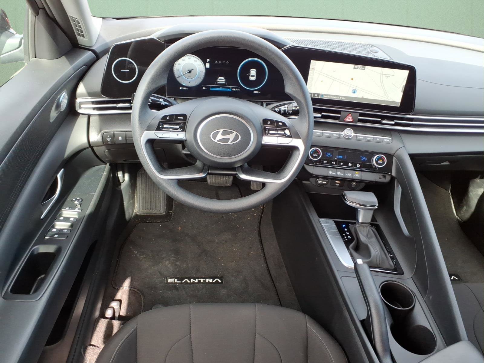 Used 2024 Hyundai Elantra SEL image 15