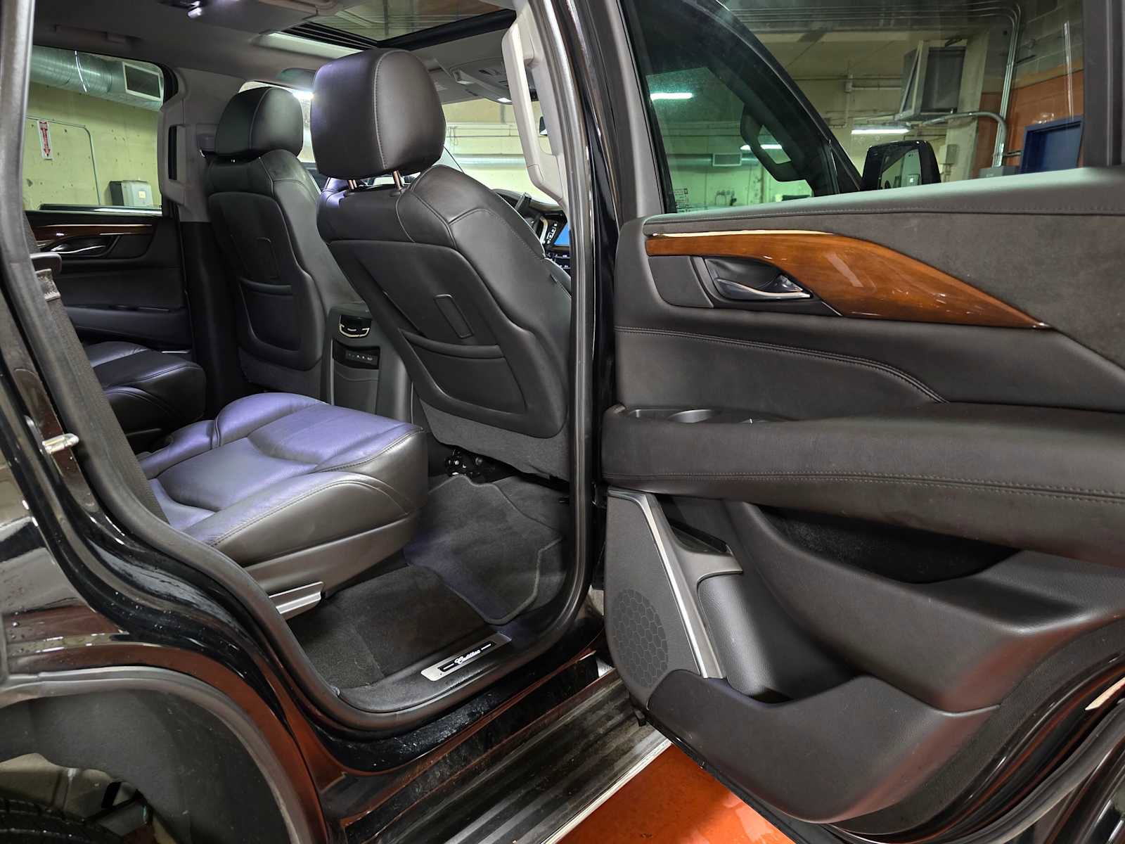 Used 2020 Cadillac Escalade Premium Luxury image 15
