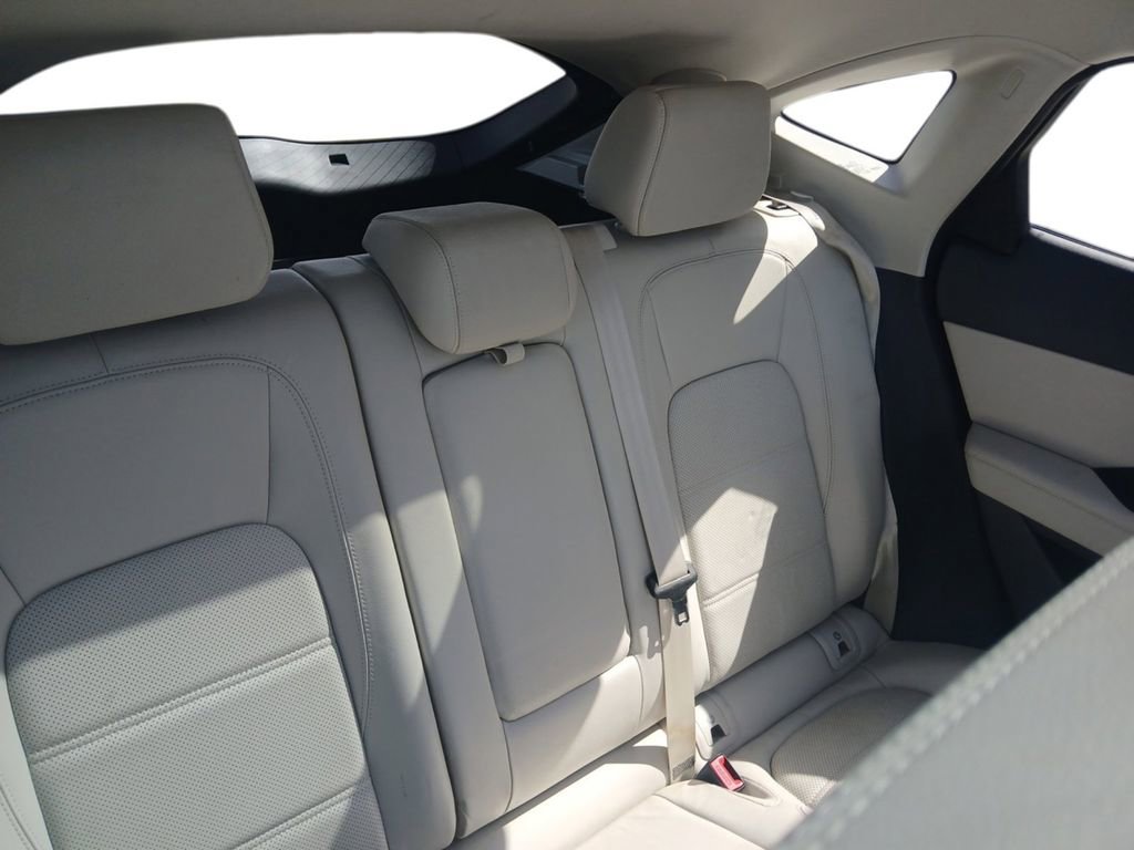 Used 2020 Jaguar E-PACE SE image 17