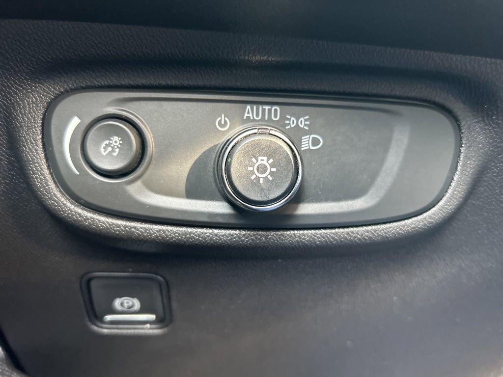 Used 2022 GMC Terrain SLE w/ Driver Convenience Package image 23