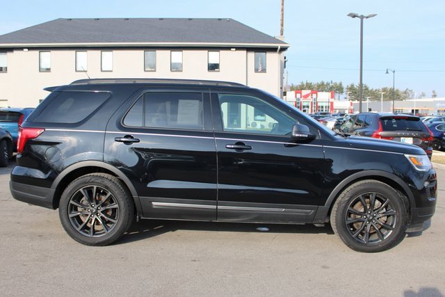 Used 2018 Ford Explorer XLT w/ Equipment Group 202A image 6