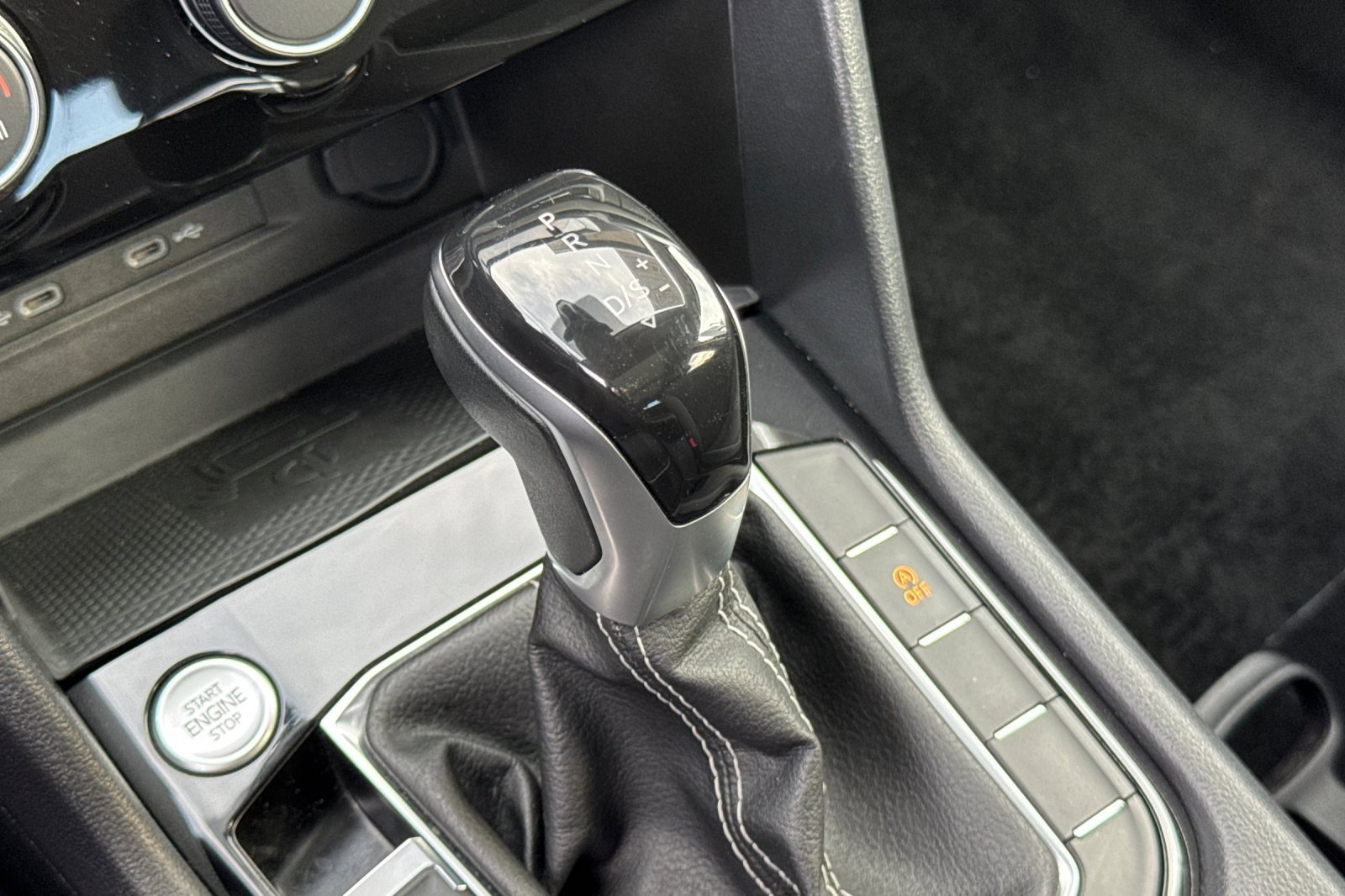 Used 2023 Volkswagen Taos SE w/ Panoramic Sunroof Package image 21