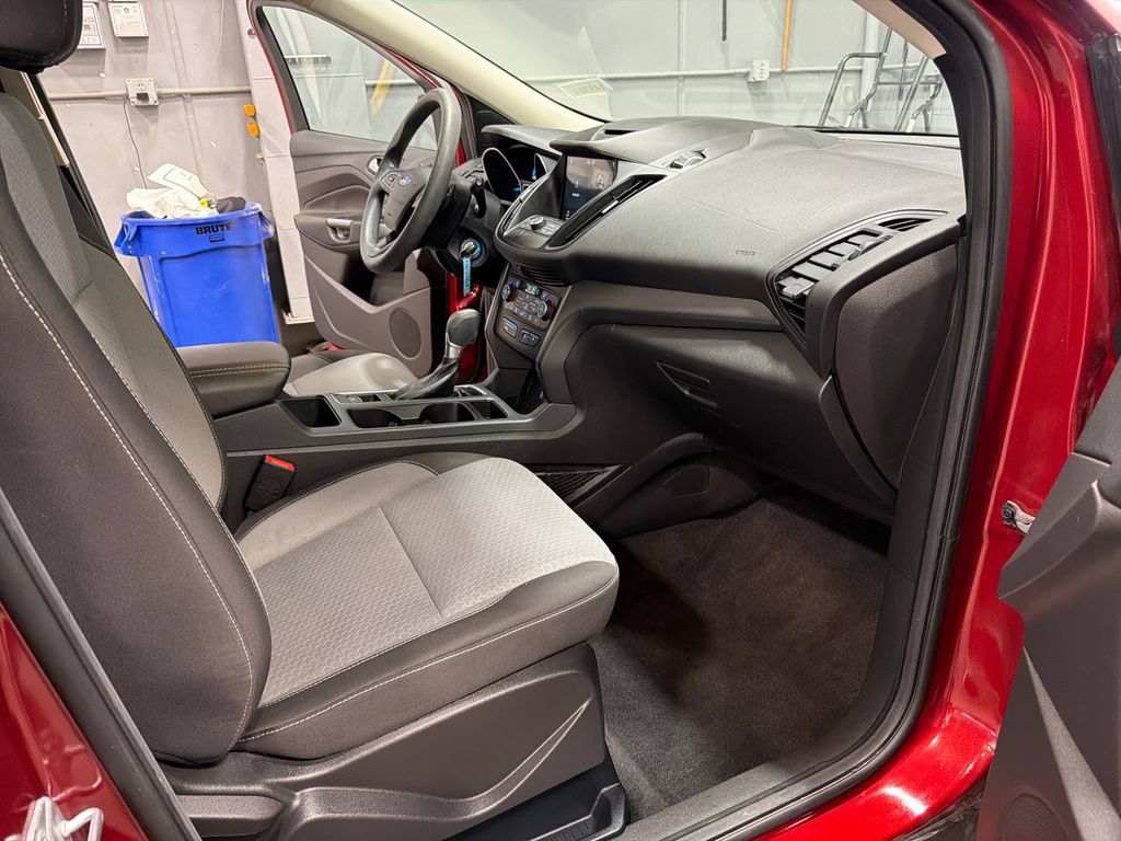 Used 2017 Ford Escape SE w/ Equipment Group 201A AWD/4WD image 18