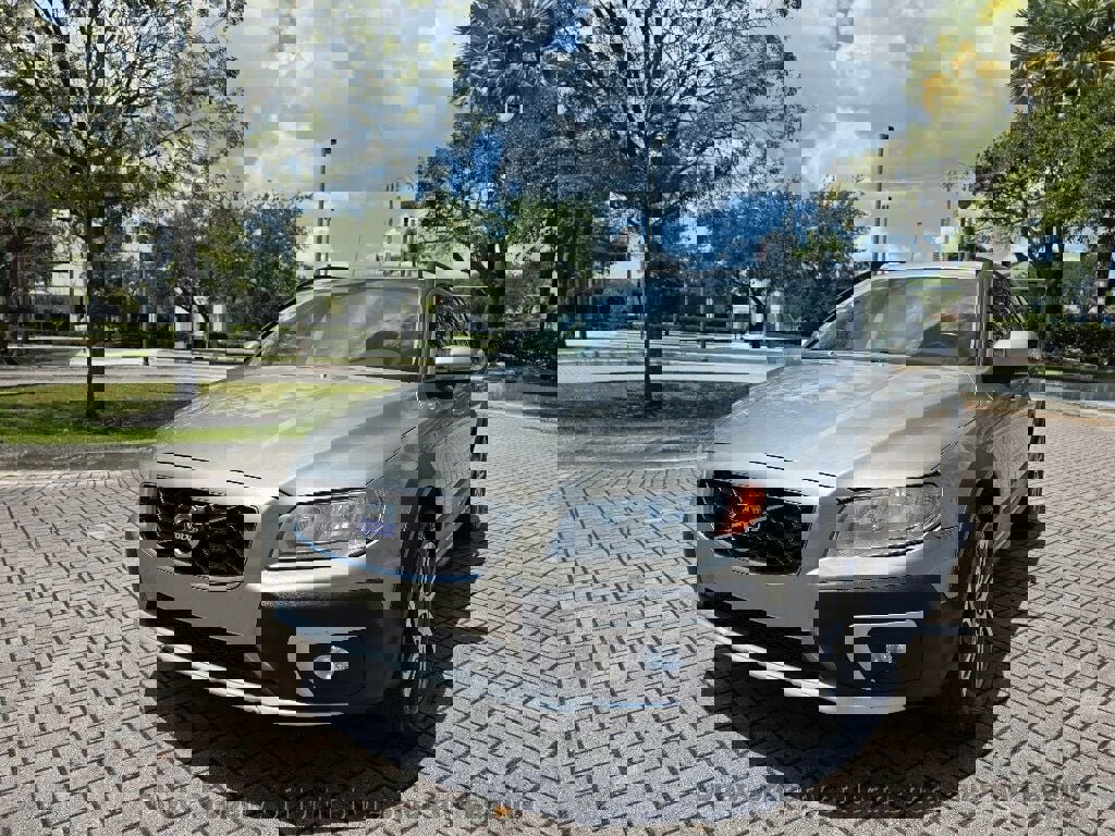 Used 2015 Volvo XC70 T5 Premier w/ Proximity Package FWD image 18