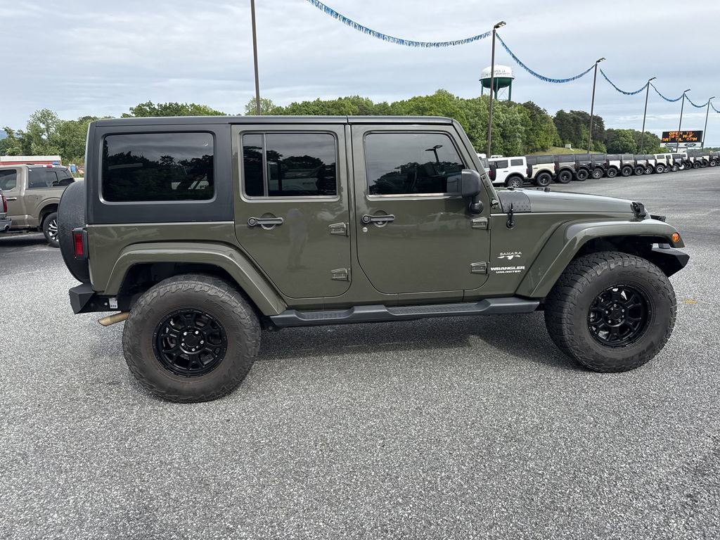 Used 2016 Jeep Wrangler Unlimited Sahara w/ Dual Top Group AWD/4WD image 8