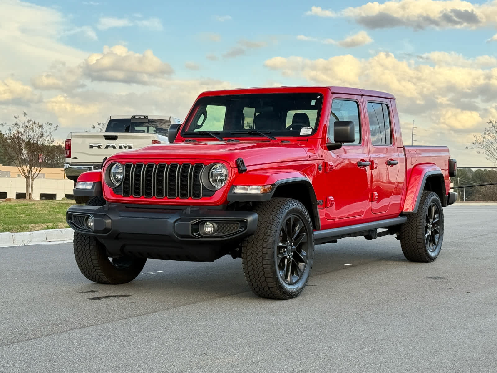 Used 2025 Jeep Gladiator Sport image 1