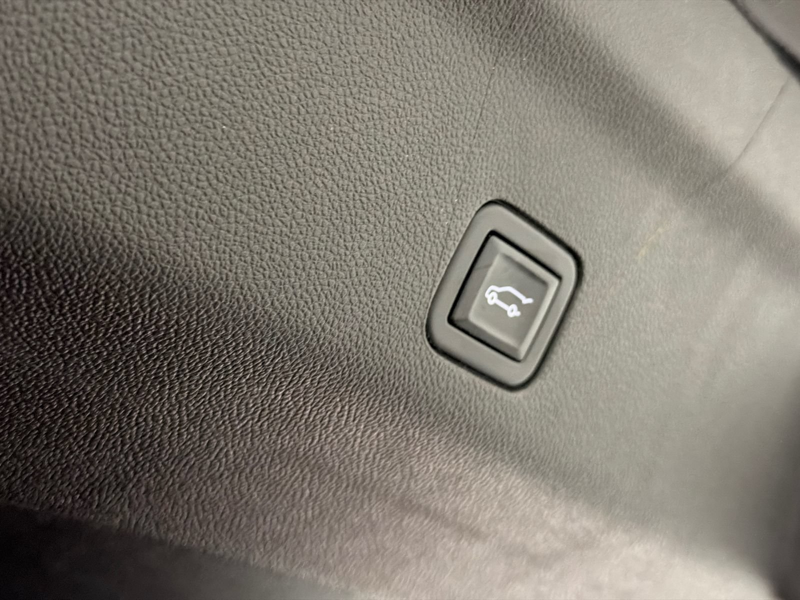 Used 2021 GMC Yukon XL Denali AWD/4WD image 11
