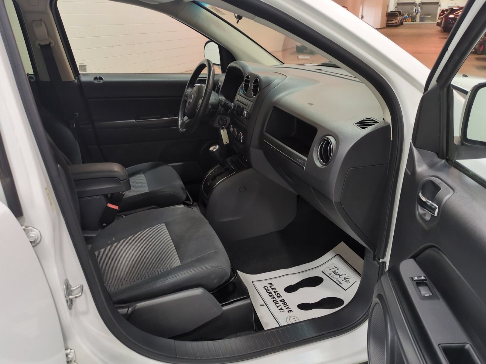 Used 2011 Jeep Compass Latitude AWD/4WD image 9