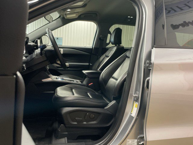 Used 2023 Ford Explorer XLT w/ Equipment Group 202A AWD/4WD image 14