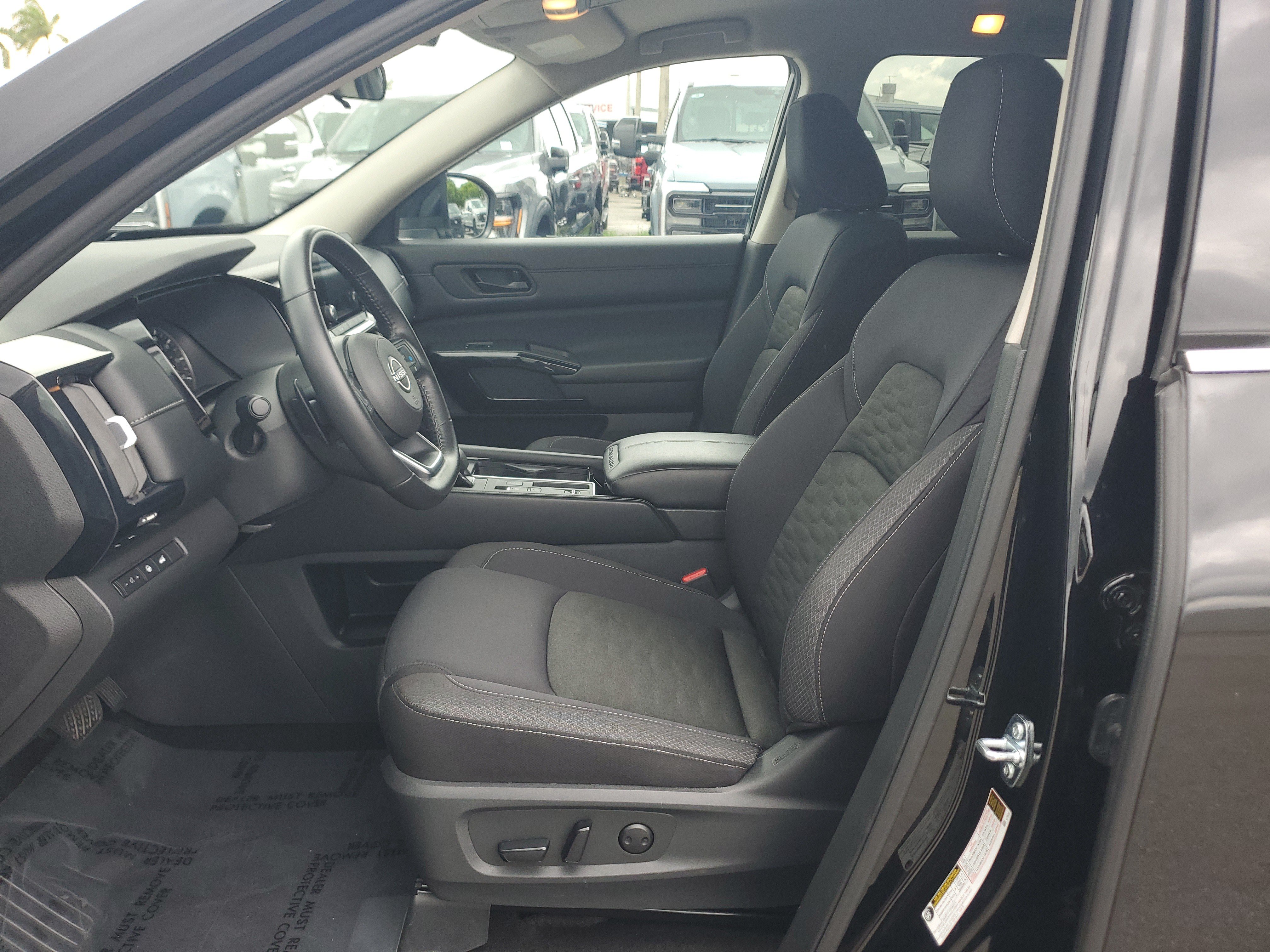 Certified 2025 Nissan Pathfinder SV w/ Black Appearance Package FWD image 10