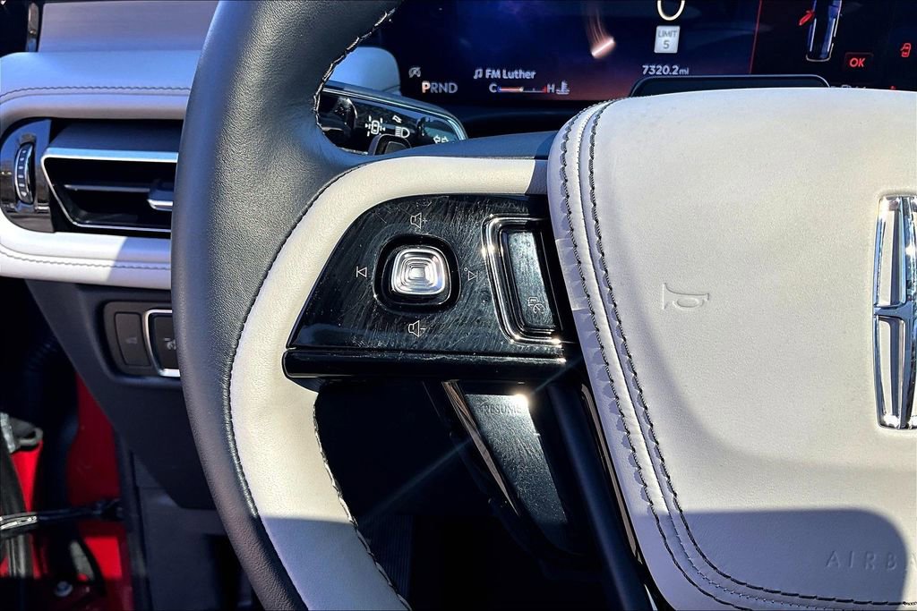 Used 2025 Lincoln Aviator Reserve w/ Jet Appearance Package image 18