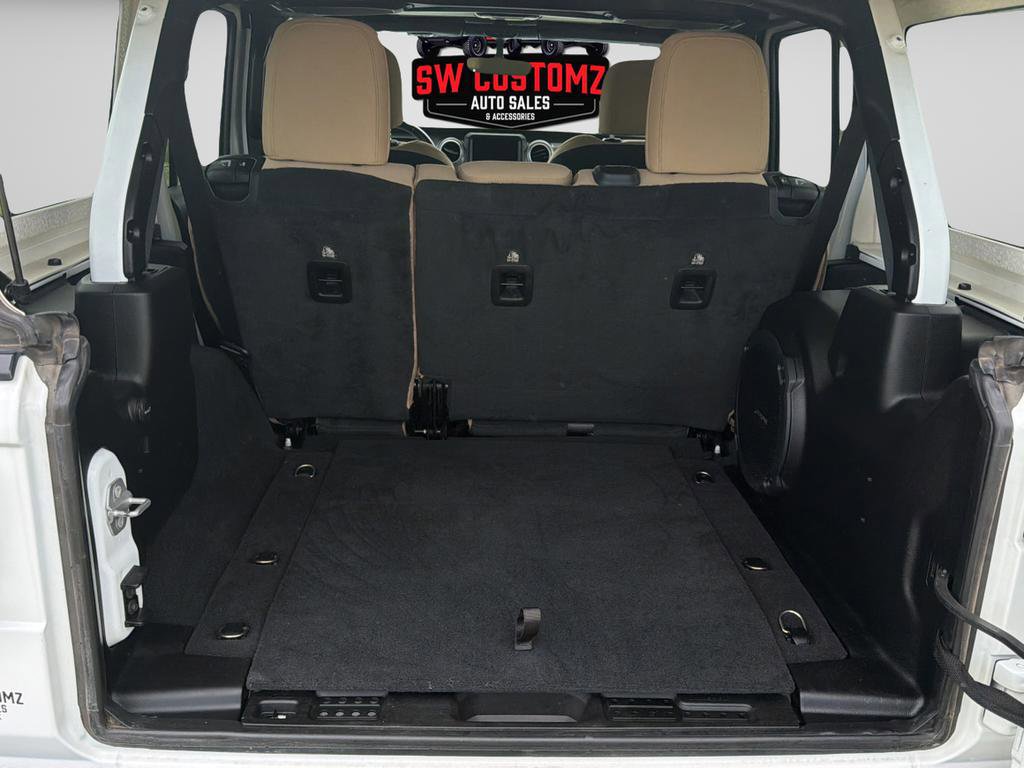 Used 2022 Jeep Wrangler Unlimited Sahara AWD/4WD image 26