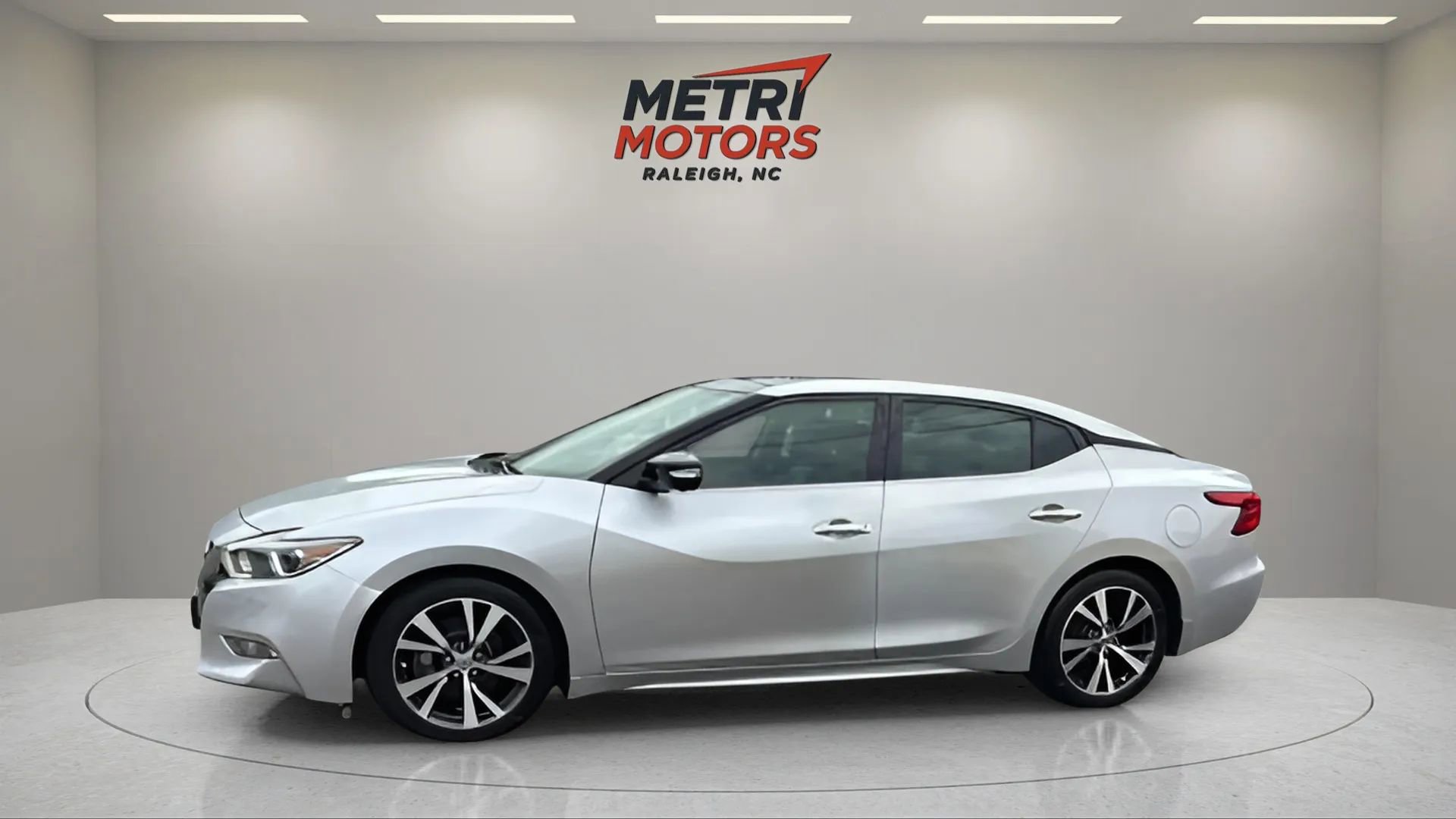 Used 2017 Nissan Maxima Platinum image 16