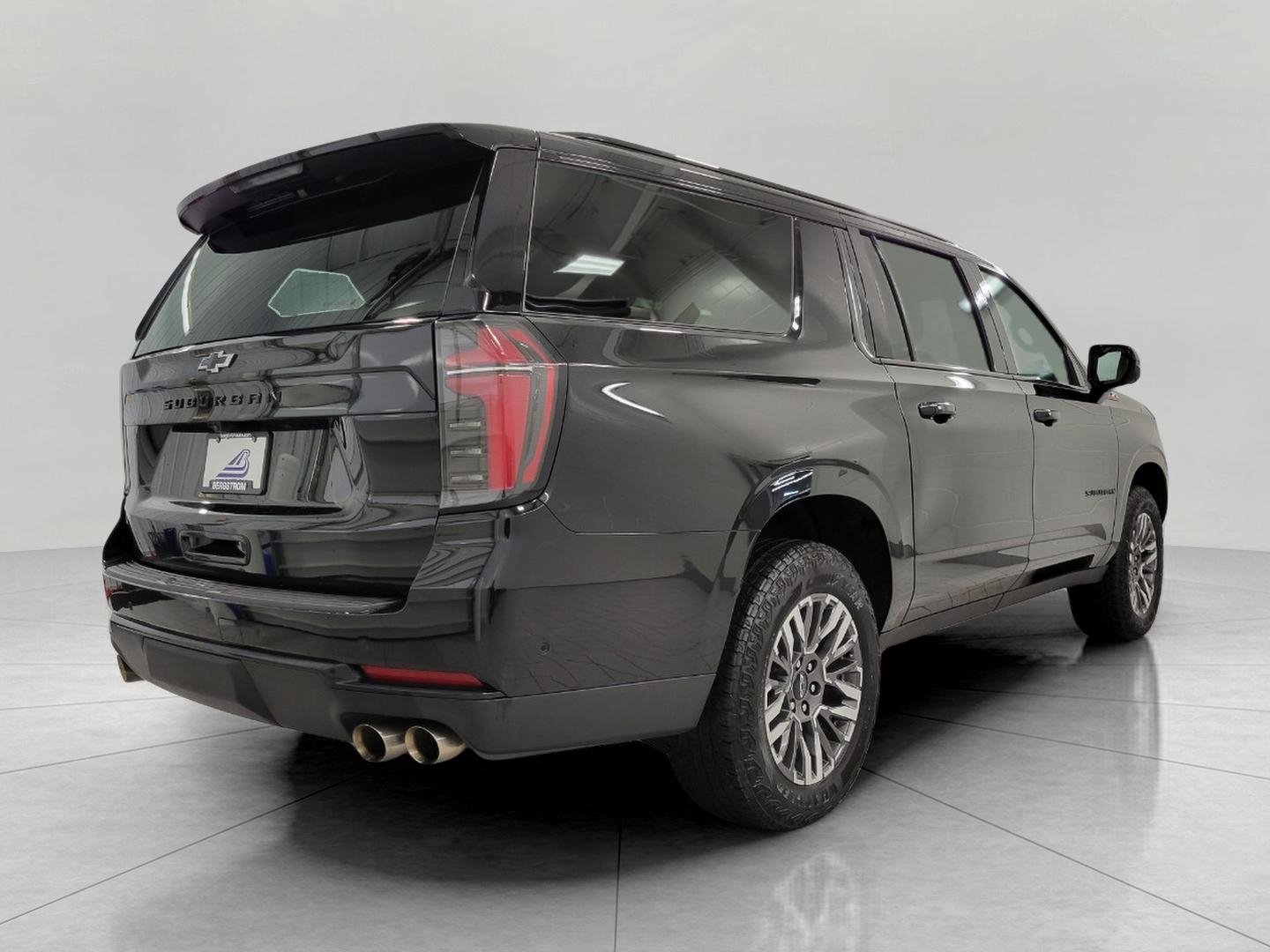 Used 2025 Chevrolet Suburban Z71 AWD/4WD image 19