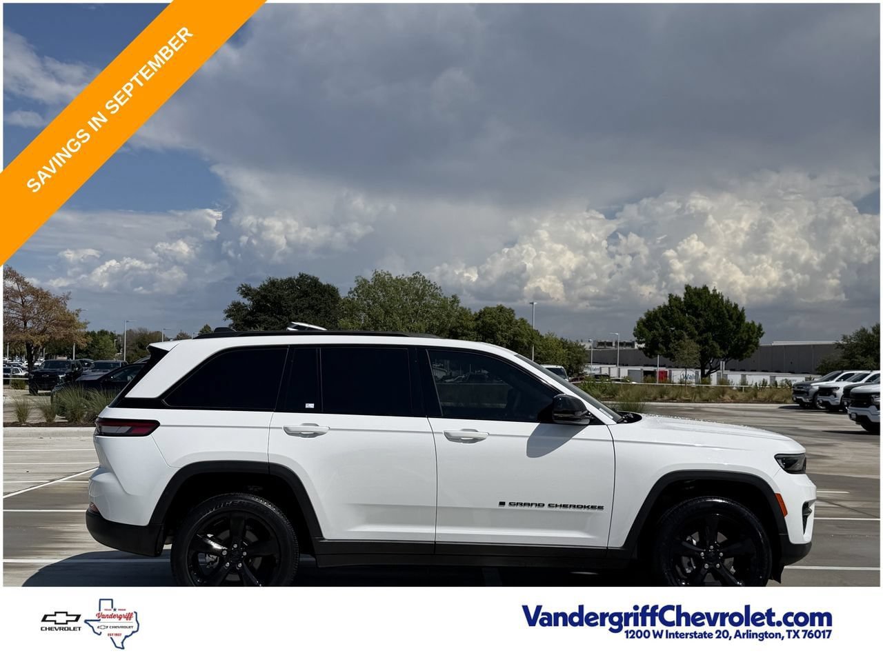 Used 2023 Jeep Grand Cherokee Altitude RWD image 3