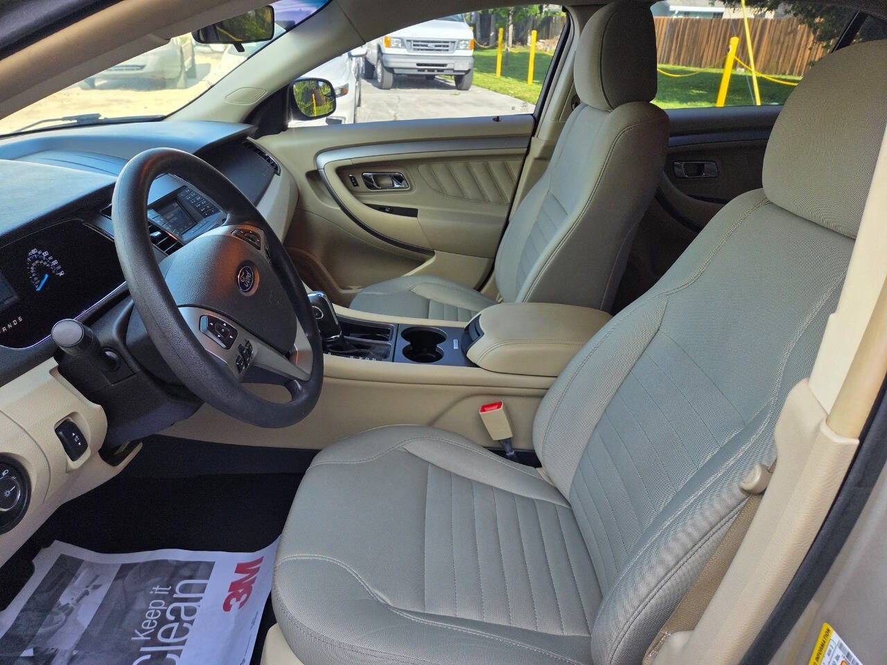 Used 2018 Ford Taurus SE FWD image 8