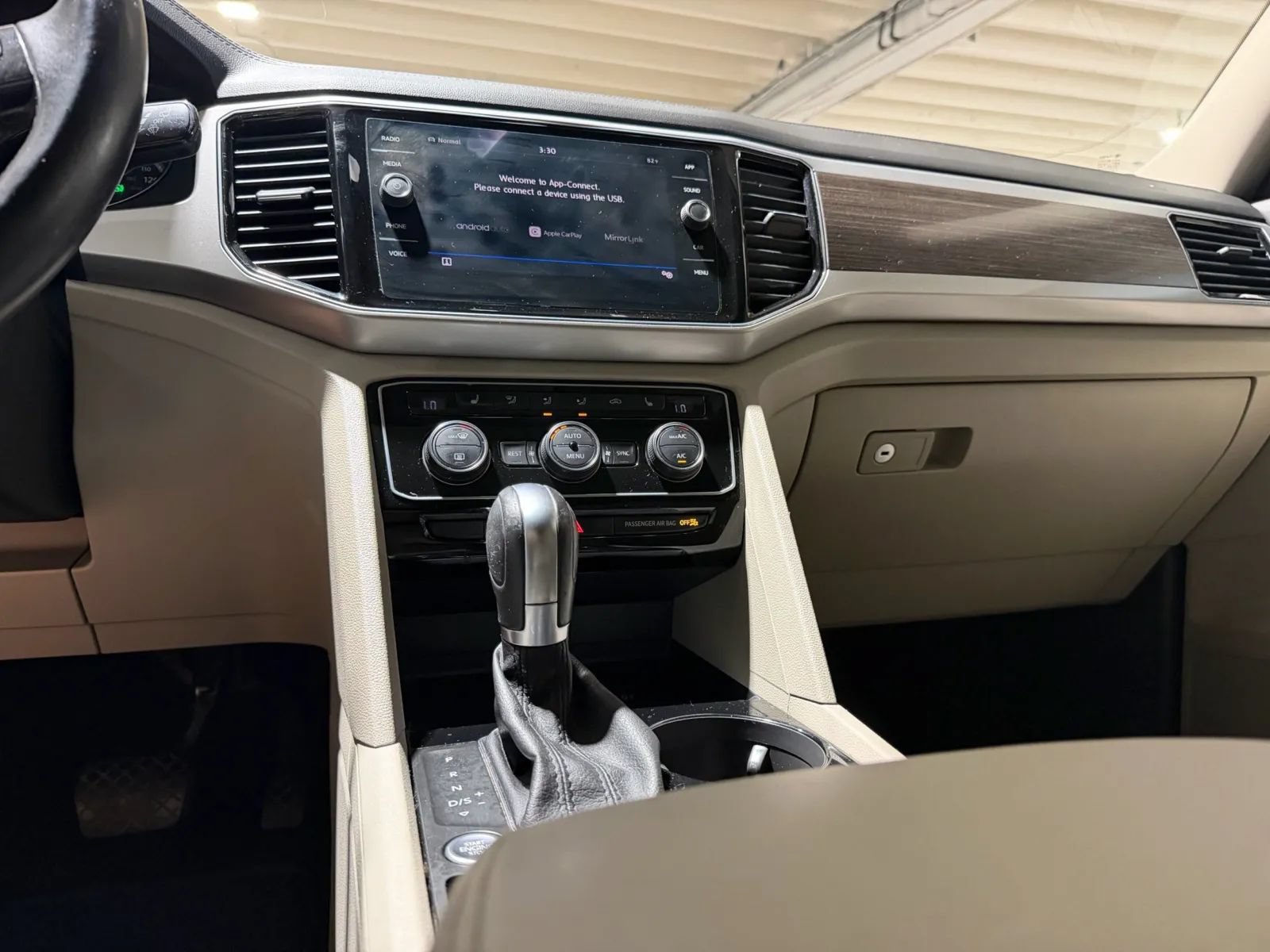 Used 2018 Volkswagen Atlas SEL AWD/4WD image 17