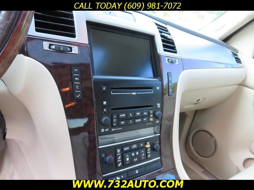 Used 2007 Cadillac Escalade AWD w/ Information Package image 13