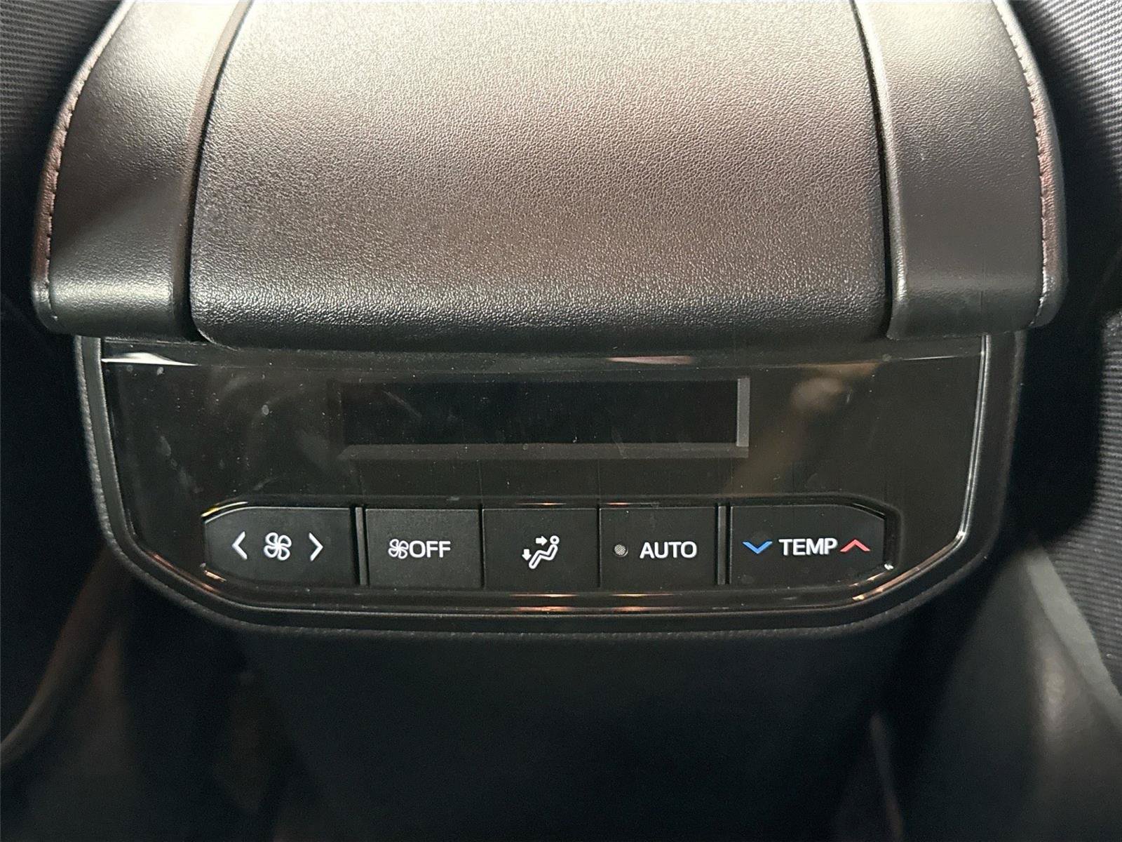 Used 2023 Toyota Highlander LE FWD image 32