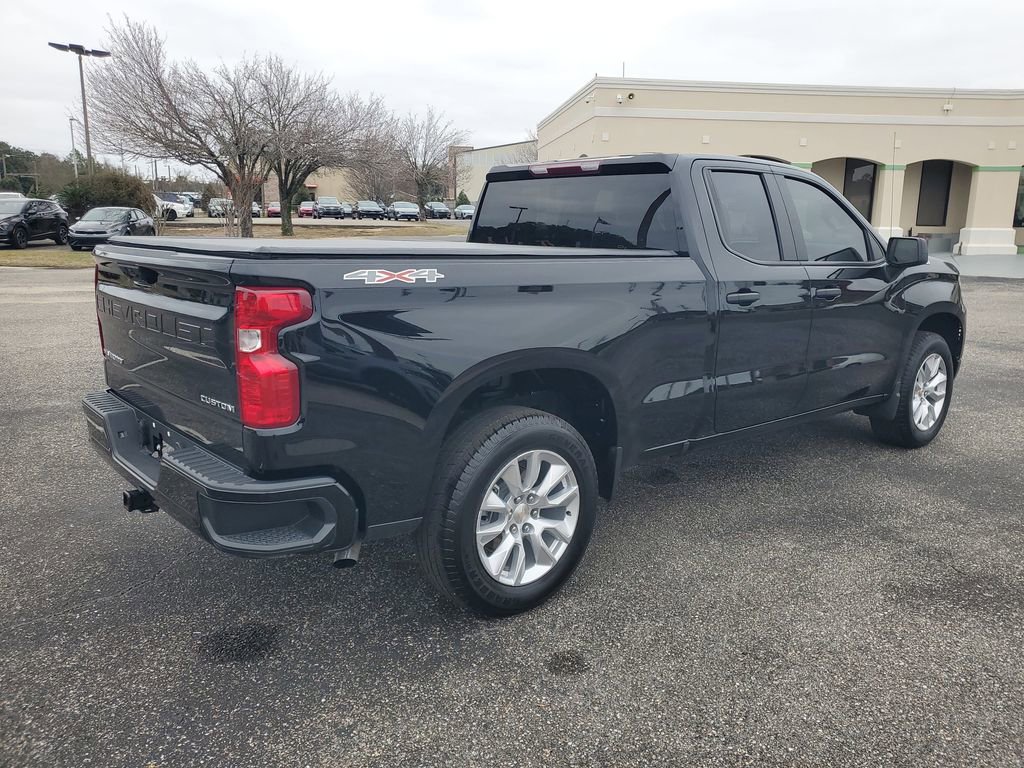 Used 2025 Chevrolet Silverado 1500 Custom image 4