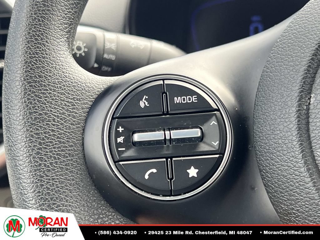 Used 2025 Kia Soul LX w/ LX Technology Package FWD image 25