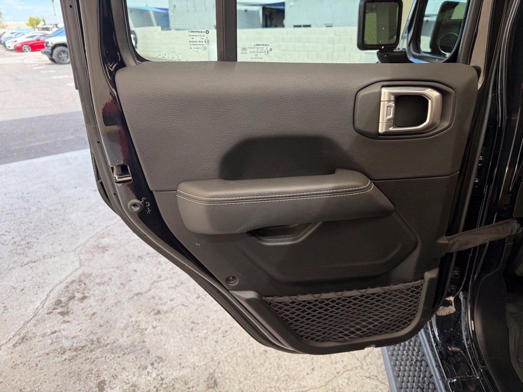 Used 2023 Jeep Wrangler Unlimited Sahara w/ Cold Weather Group AWD/4WD image 19