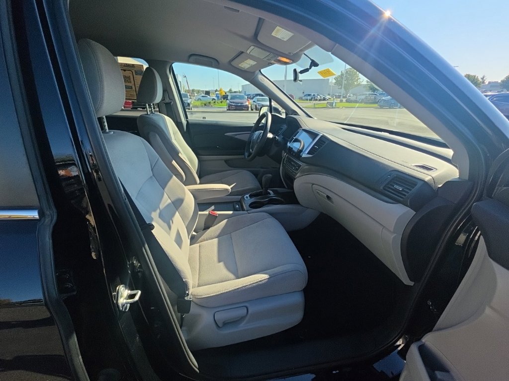 Used 2017 Honda Pilot EX image 32