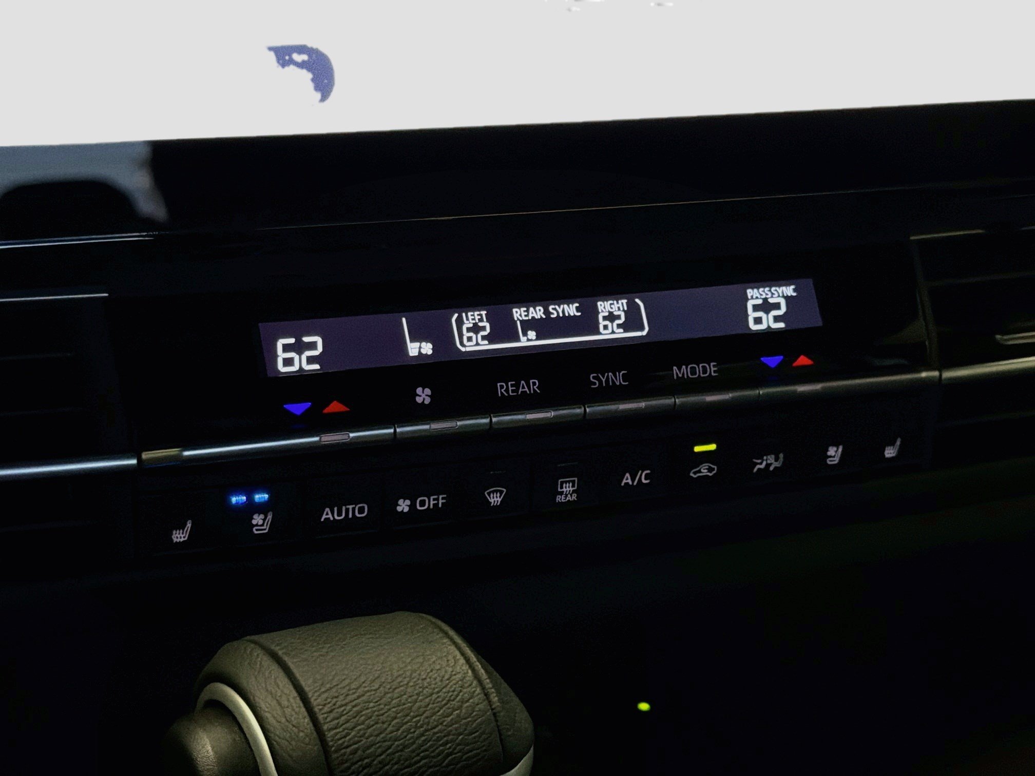 Used 2025 Toyota Sienna Limited FWD image 10