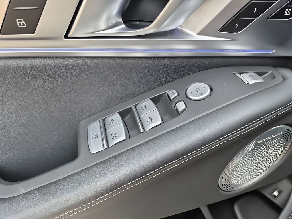 Used 2025 BMW XM image 32