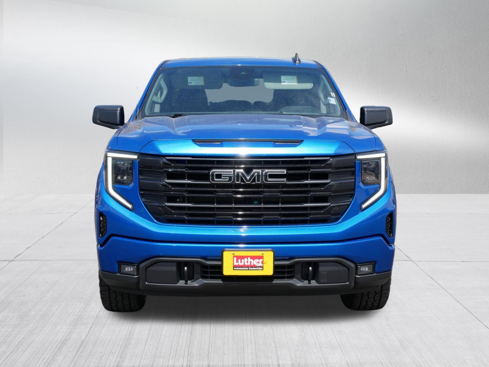 Used 2022 GMC Sierra 1500 Elevation w/ LPO, Elevation Black Package AWD/4WD image 4