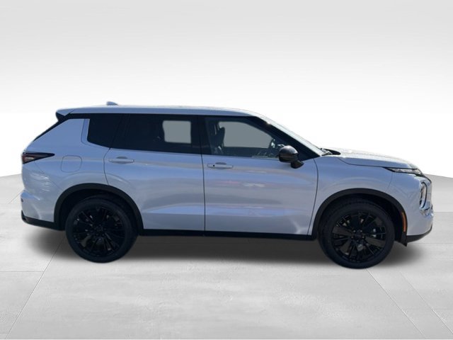 New 2026 Mitsubishi Outlander LE FWD image 6