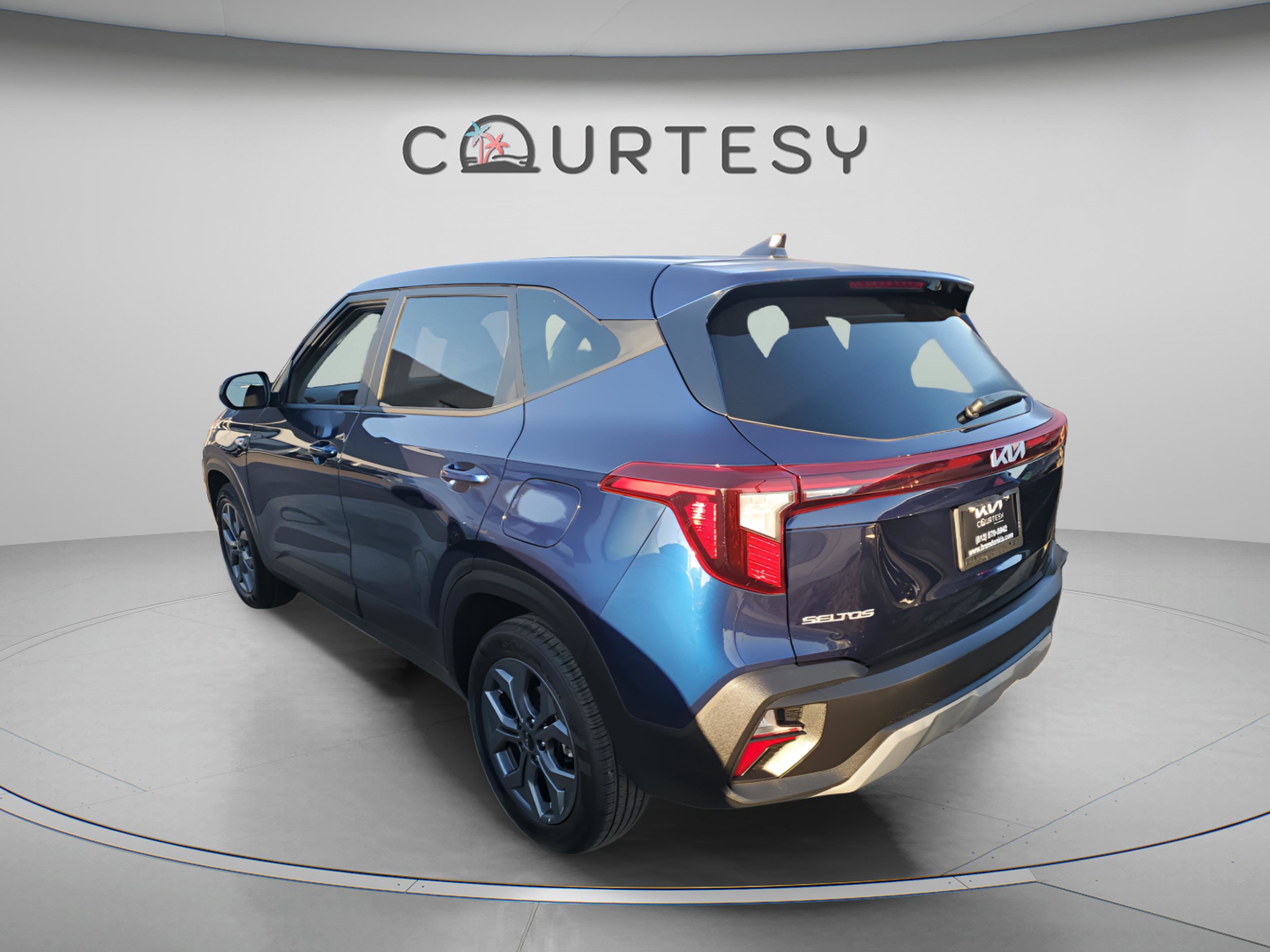 Certified 2026 Kia Seltos LX FWD image 2