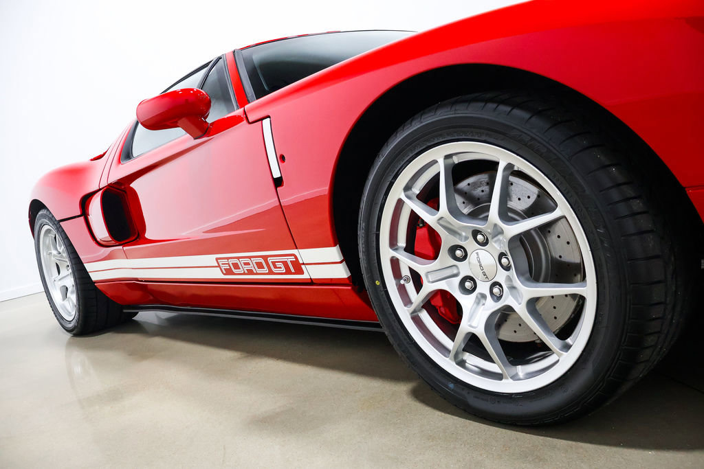 Used 2006 Ford GT RWD image 23